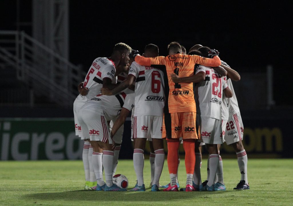 São Paulo mostra poder de reação, mas sofre derrota para o RB Bragantino