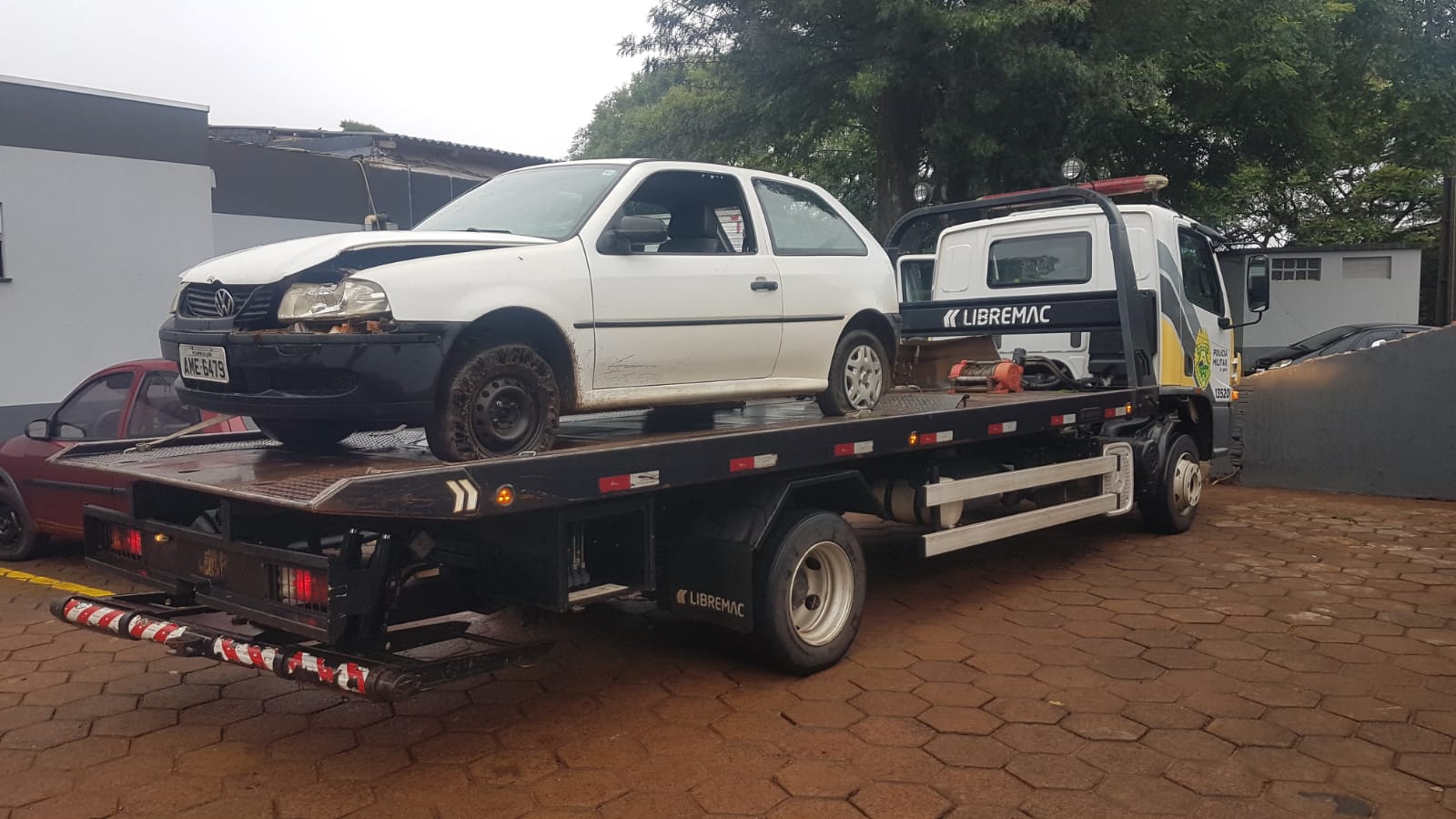 Carro onde estava vítima de latrocínio na BR-369 é encaminhado à Delegacia de Polícia Civil