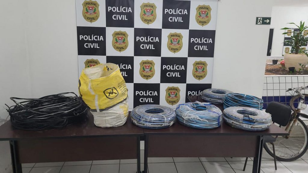 Polícia recupera fios elétricos furtados em Mongaguá