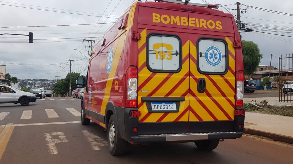 Bombeiros atendem pessoa ferida em acampamento de ciganos