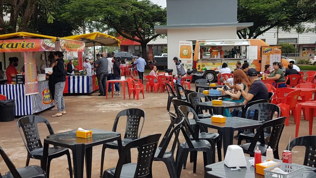Domingo é dia de Feira! Cascavelenses aproveitam clima para tomar café da manhã