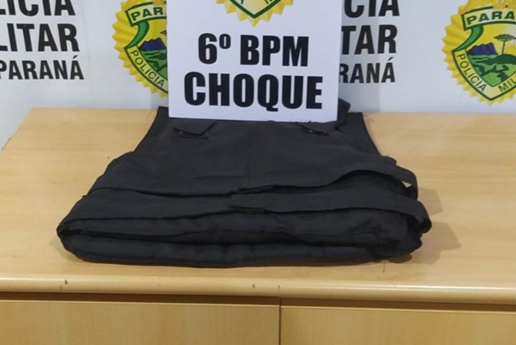 Colete balístico foi encontrado durante diligências após roubo no Bairro Pacaembu