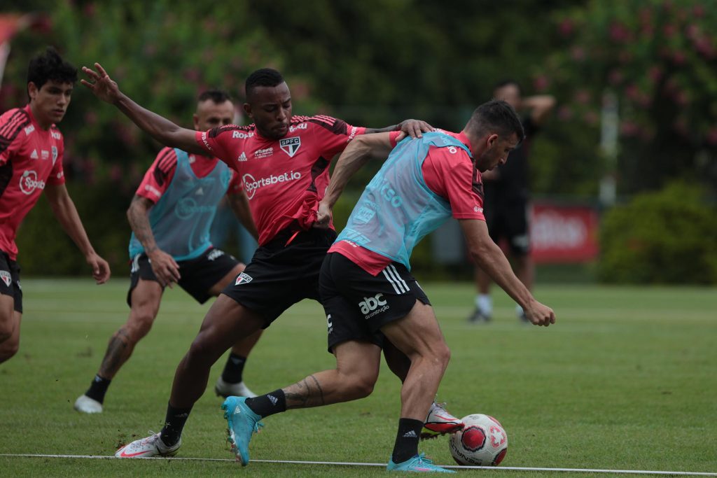 Tricolor faz treino intenso na manhã de domingo
