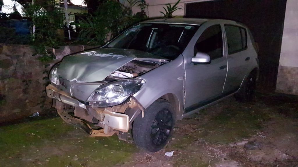 Sandero e Corolla colidem no Centro