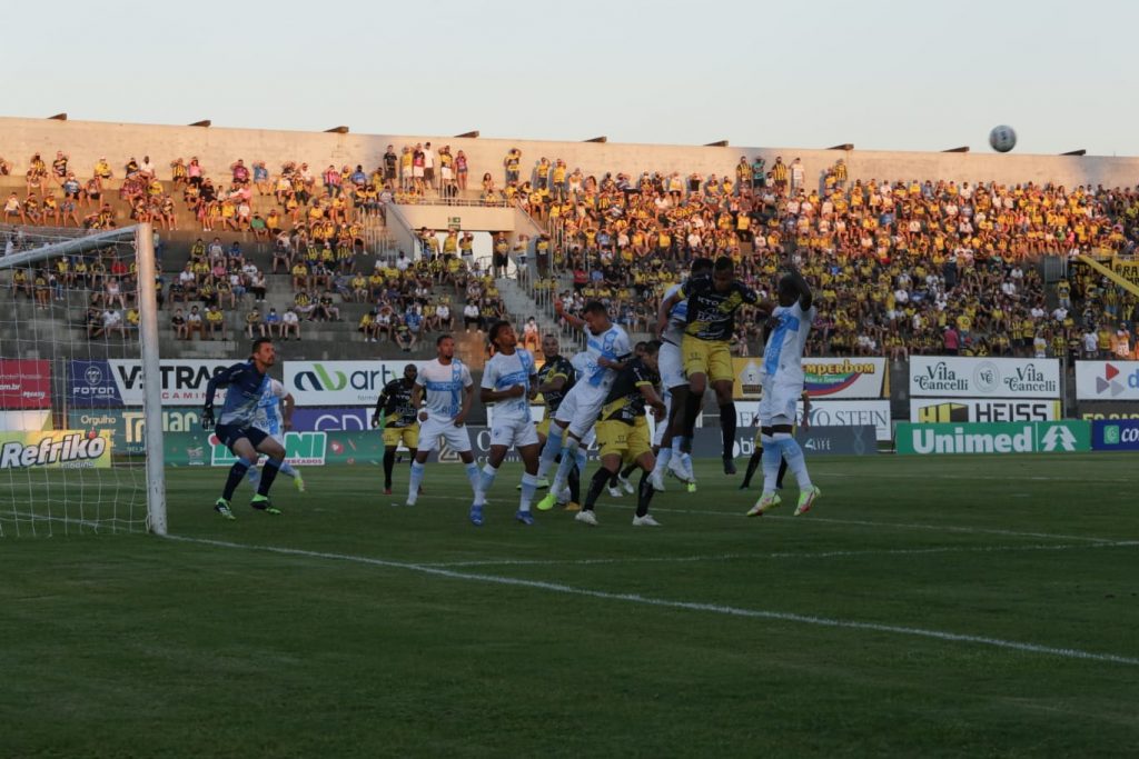 FC Cascavel vence Londrina e embola classificação do Paranaense 2022