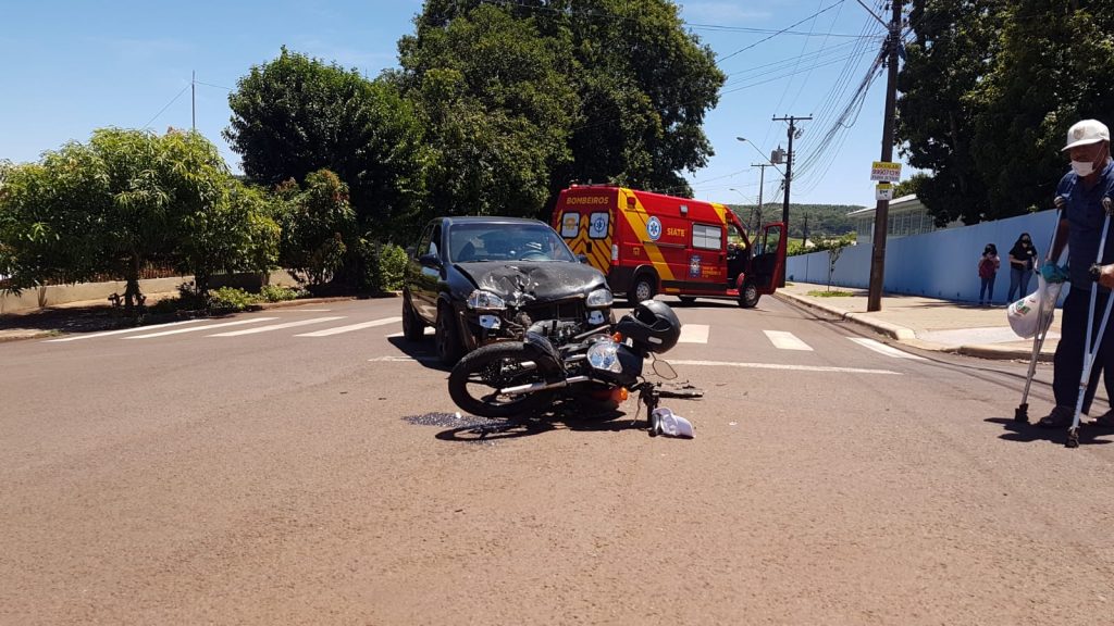 Homem fica em estado grave após colisão de trânsito no Bairro Floresta, em Cascavel