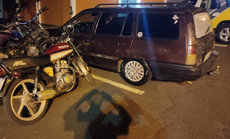 Grupo que retirava peças de moto é preso em Apucarana Imagem referente a Grupo que retirava peças de moto é preso em Apucarana