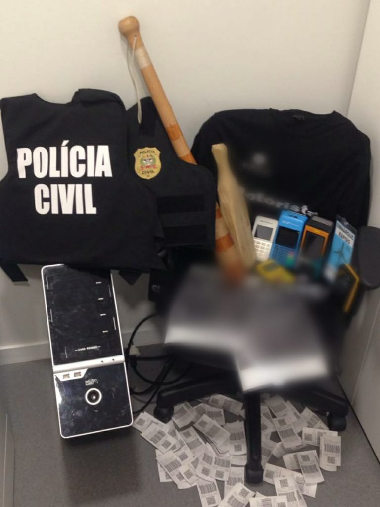Polícia Civil realiza operação em investigação de transporte irregular, lesão grave e extorsão junto ao aeroporto em Florianópolis
