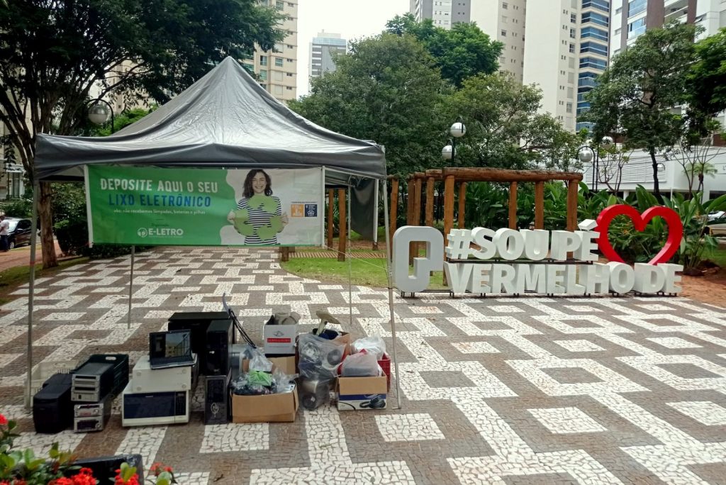 Drive-thru de reciclagem coleta mais de 600 quilos de resíduos eletrônicos