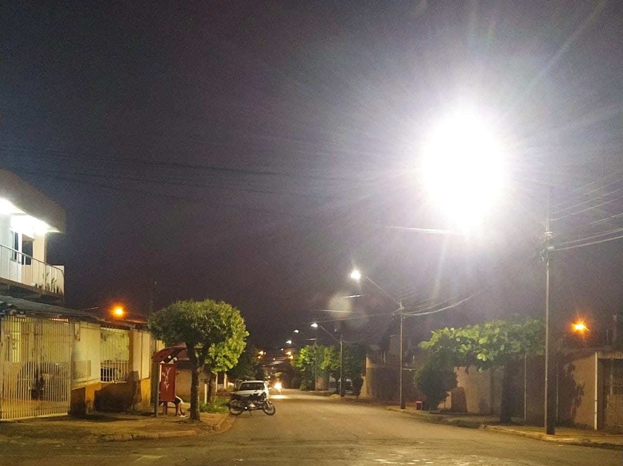 Ruas do residencial Abussafe, na região leste, começam a ganhar iluminação em LED Imagem referente a Ruas do residencial Abussafe, na região leste, começam a ganhar iluminação em LED