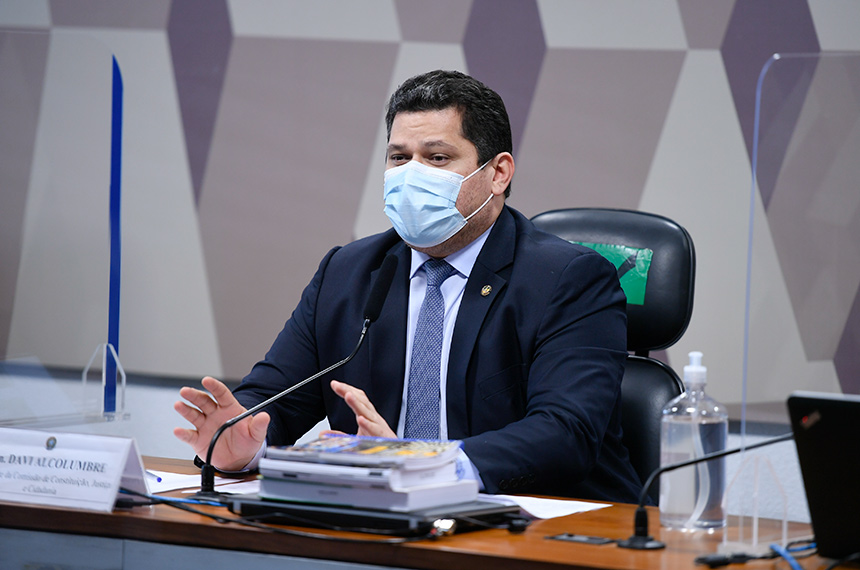 Senadores protestam contra defesa de partido nazista feita por influenciador digital Imagem referente a Senadores protestam contra defesa de partido nazista feita por influenciador digital