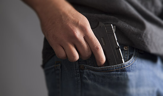 Homem que respondeu inquérito por extorsão tem pedido de aquisição de arma negado