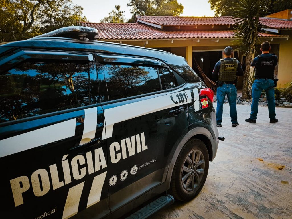Polícia Civil de SC prende no Paraná foragido da Justiça de SC condenado por homicídio