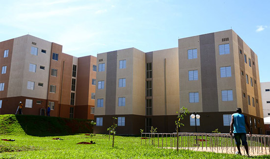 Construtoras devem pagar aluguel a moradora que teve que deixar apartamento em Itajaí (SC)