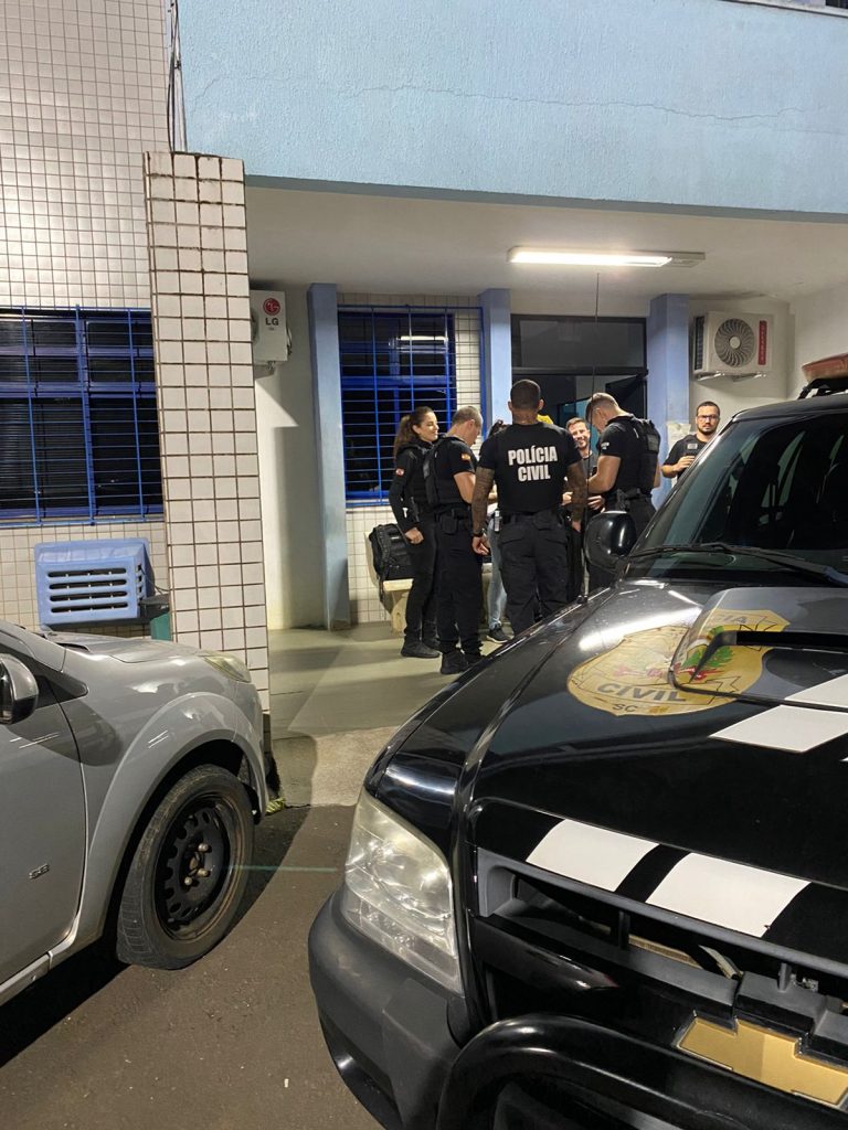 Polícia Civil realiza operação em investigação de uso de armas para ameaças em Lebon Régis