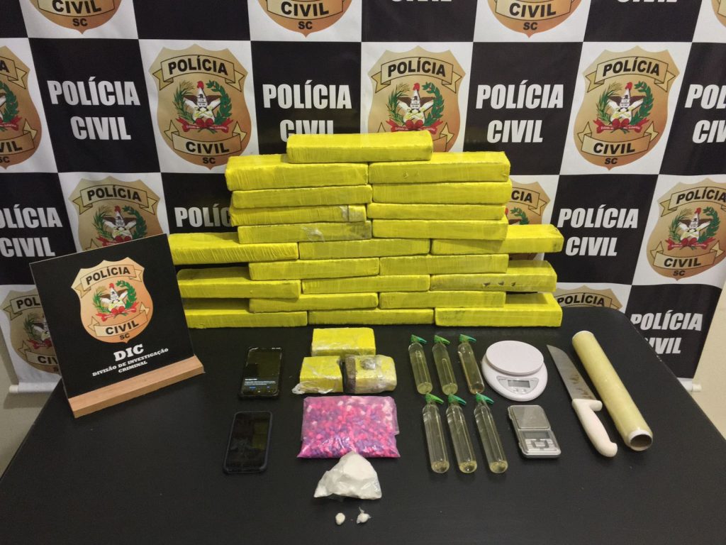 Polícia Civil prende dois homens por tráfico e apreende drogas em Blumenau