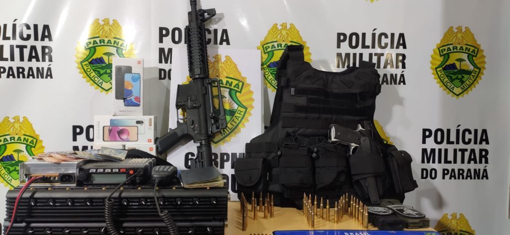 Choque e P2 apreendem indivíduos com pistolas e fuzil