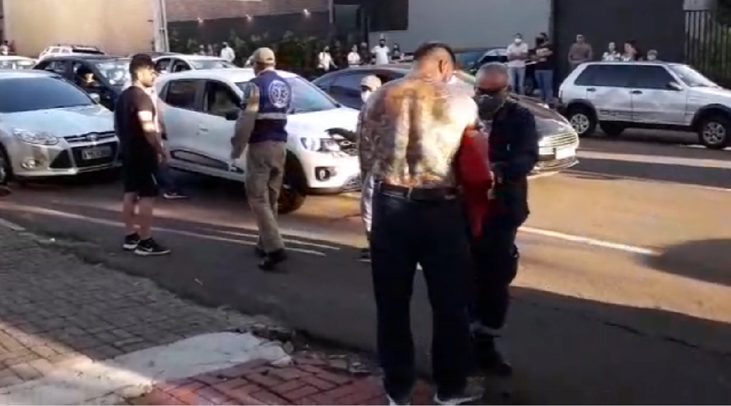 Briga de trânsito acontece no centro de Cascavel, homem é esfaqueado