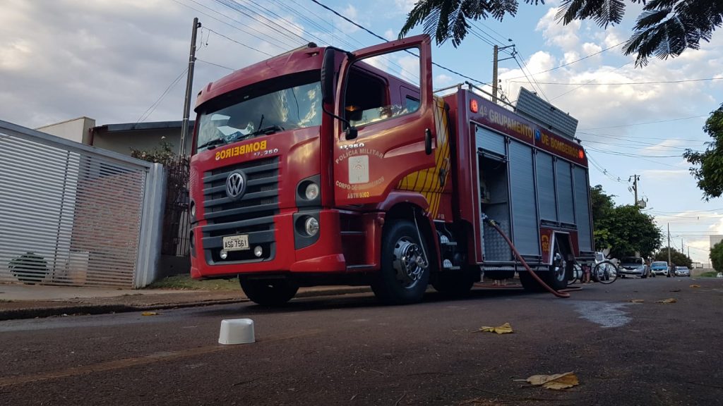 Corpo de Bombeiros controla princípio de incêndio em edificação no Esmeralda