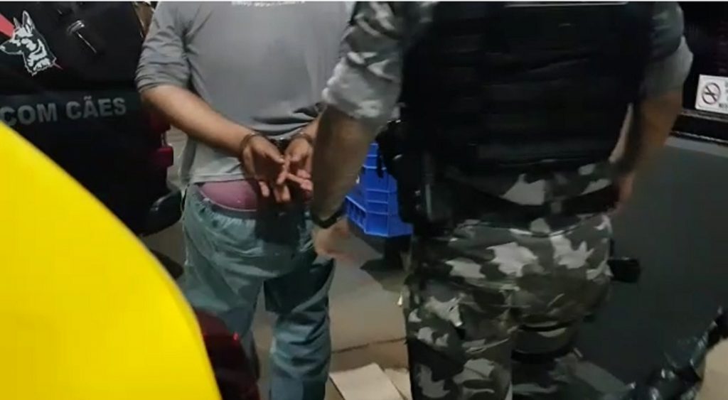 Choque detém dois homens com duas pistolas 9mm no Veneza