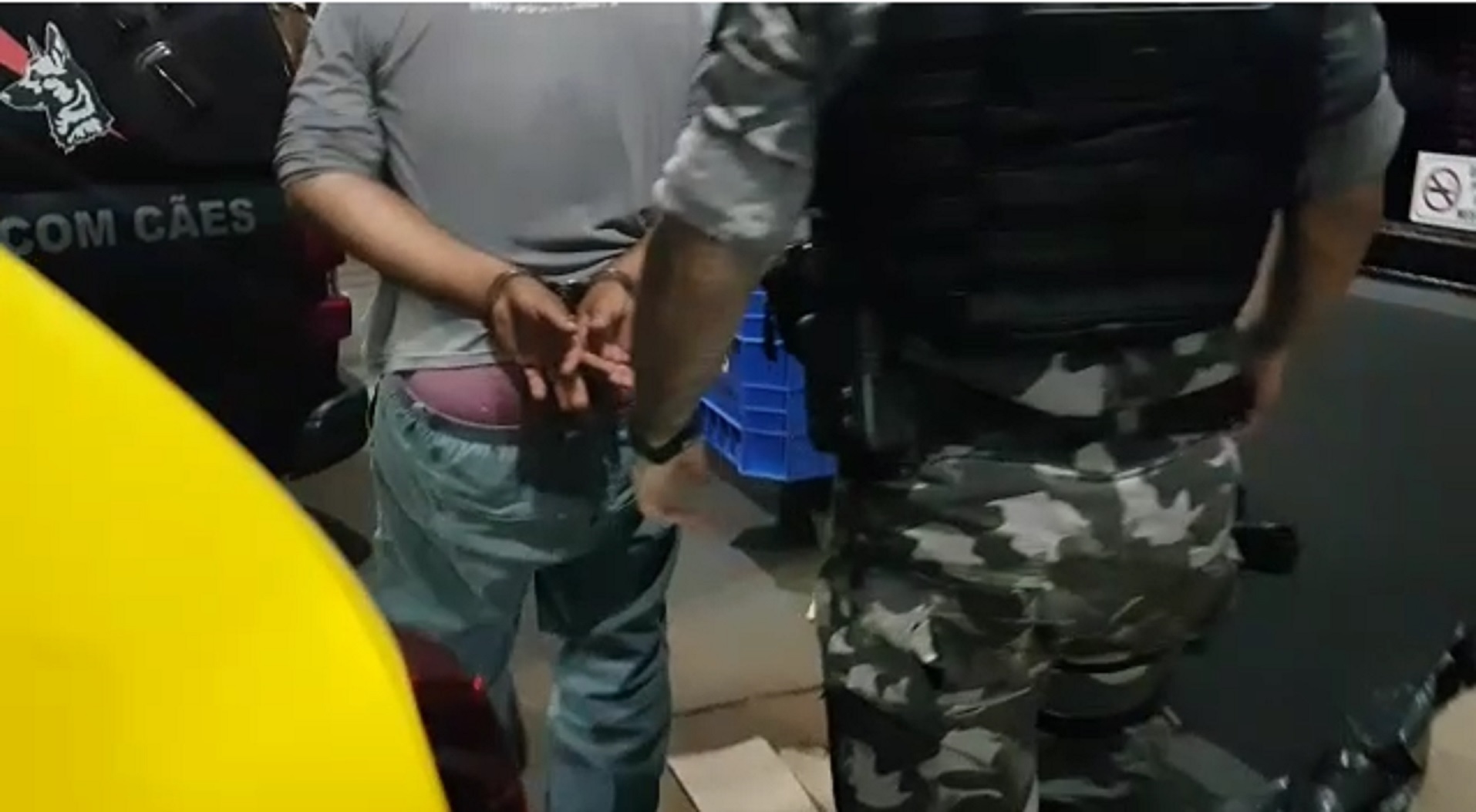Choque detém dois homens com duas pistolas 9mm no Veneza