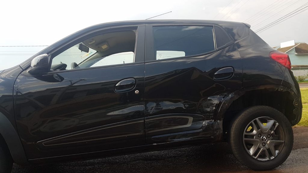 Motorista de aplicativo relata que colidiram com o carro dela e fugiram