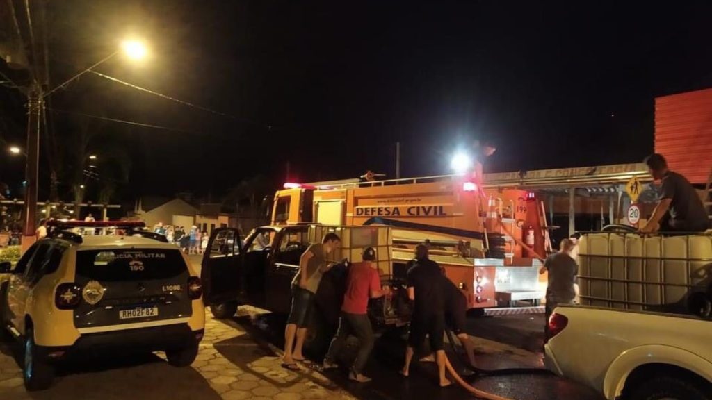 Corpo de Bombeiros de Cascavel é acionado para atender ocorrência de incêndio em Boa Vista