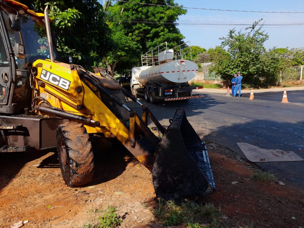 Moradores e comerciantes do bairro Morumbi 2 comemoram melhorias na pavimentação