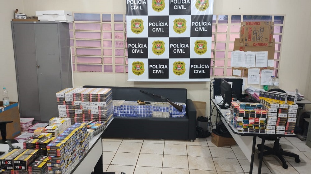 Uma espingarda e cerca de 2,5 mil maços de cigarros são apreendidos na zona rural de Araraquara