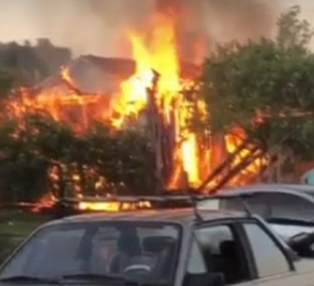 Fogo destrói residência em Serranópolis do Iguaçu