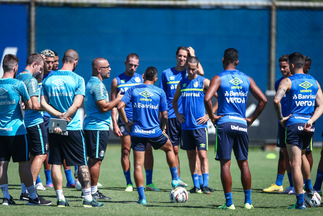 Plantel gremista trabalha pela manhã no CT e chega em Frederico Westphalen no final da tarde