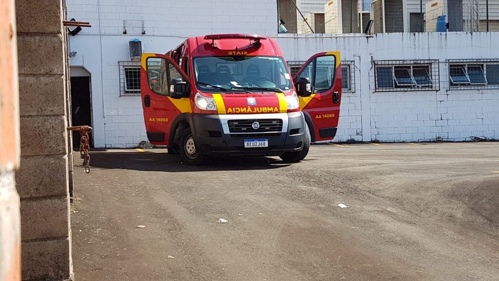 Mulher de 47 anos é socorrida após sofrer queda no Bairro Brasília