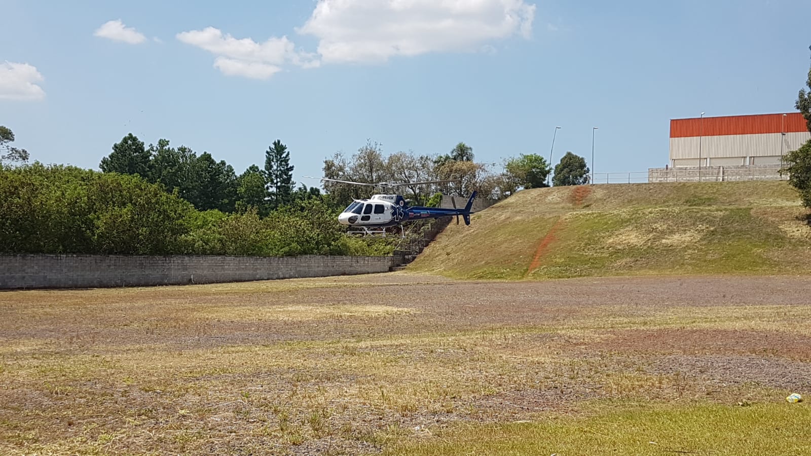 Homem de 52 anos é transportado de Quedas do Iguaçu para o HU de Cascavel Imagem referente a Homem de 52 anos é transportado de Quedas do Iguaçu para o HU de Cascavel
