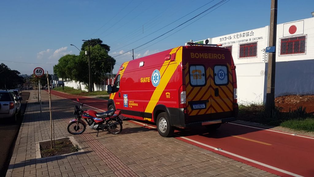 Motociclista fica ferido em acidente na Avenida Piquiri