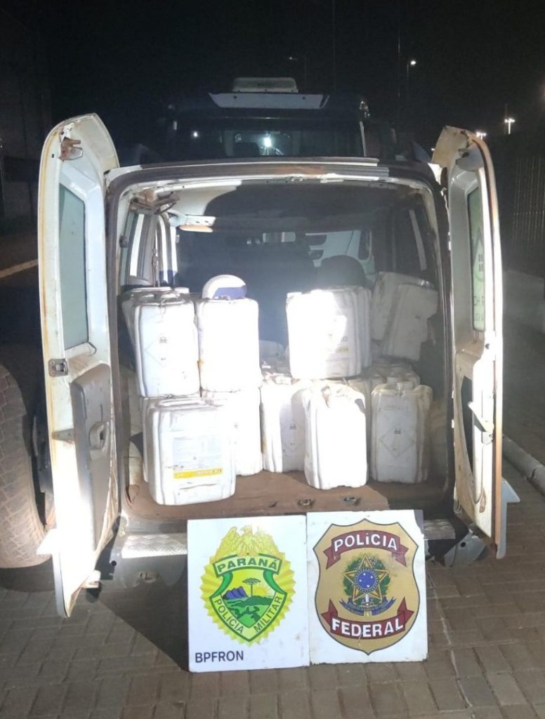 PF e BPFron apreendem veículo carregado com agrotóxicos contrabandeados em Terra Roxa/PR