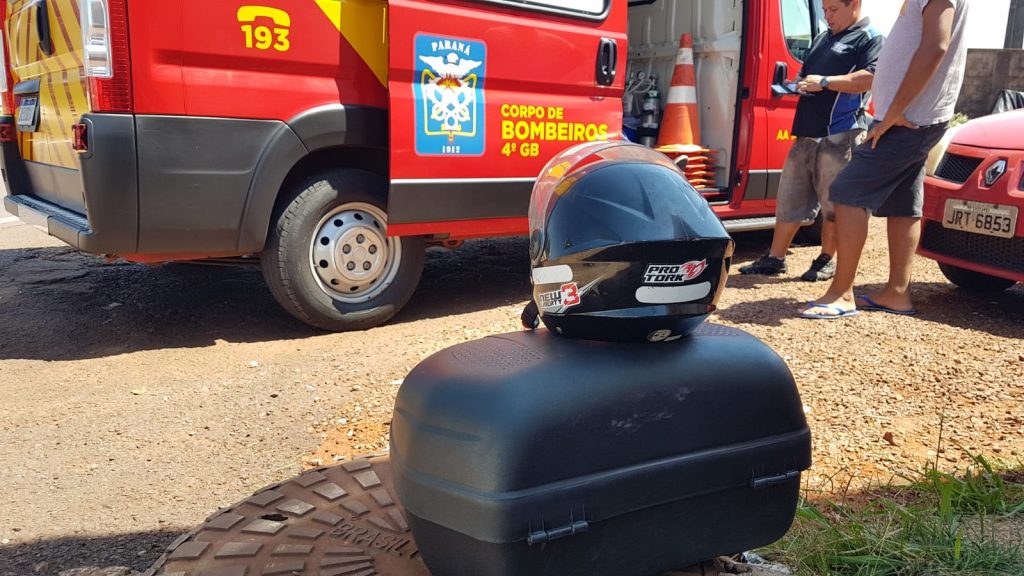 Adolescente de 17 anos cai de moto na Av. Barão do Rio Branco e fica ferido