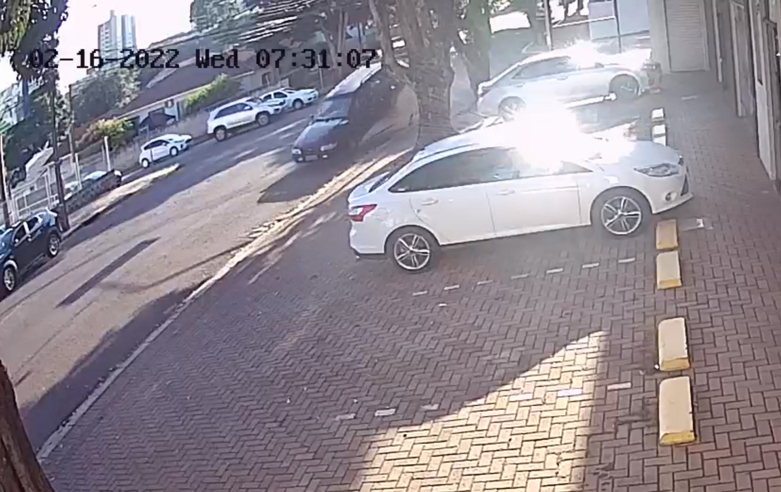 Nasceu de novo! Pedestre escapa da morte após quase ser atingida por carro na Região Central