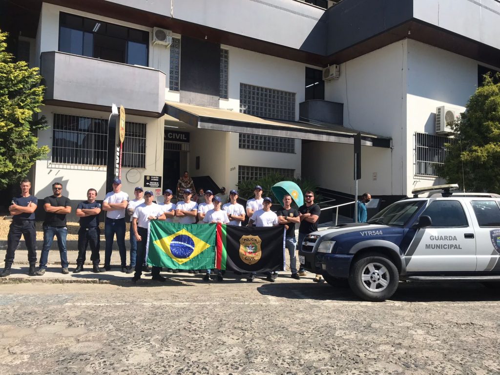 Polícia Civil recebe visita de novos guardas municipais de Rio do Sul