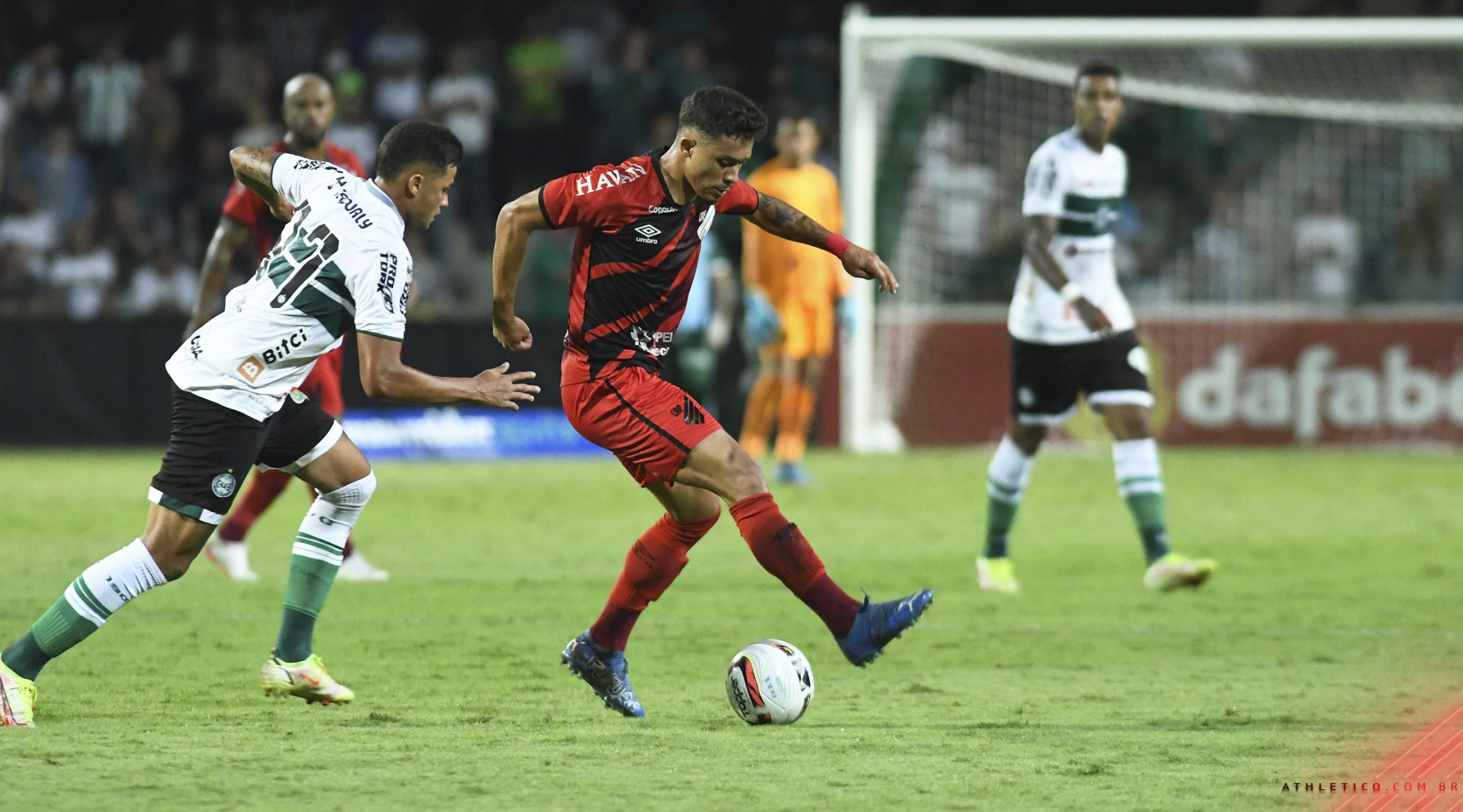 Quatro jogadores do Furacão disputaram o clássico pela primeira vez Imagem referente a Quatro jogadores do Furacão disputaram o clássico pela primeira vez