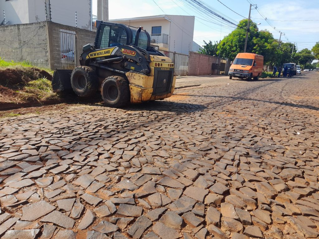 Ruas do Jardim Ipê recebem pavimentação