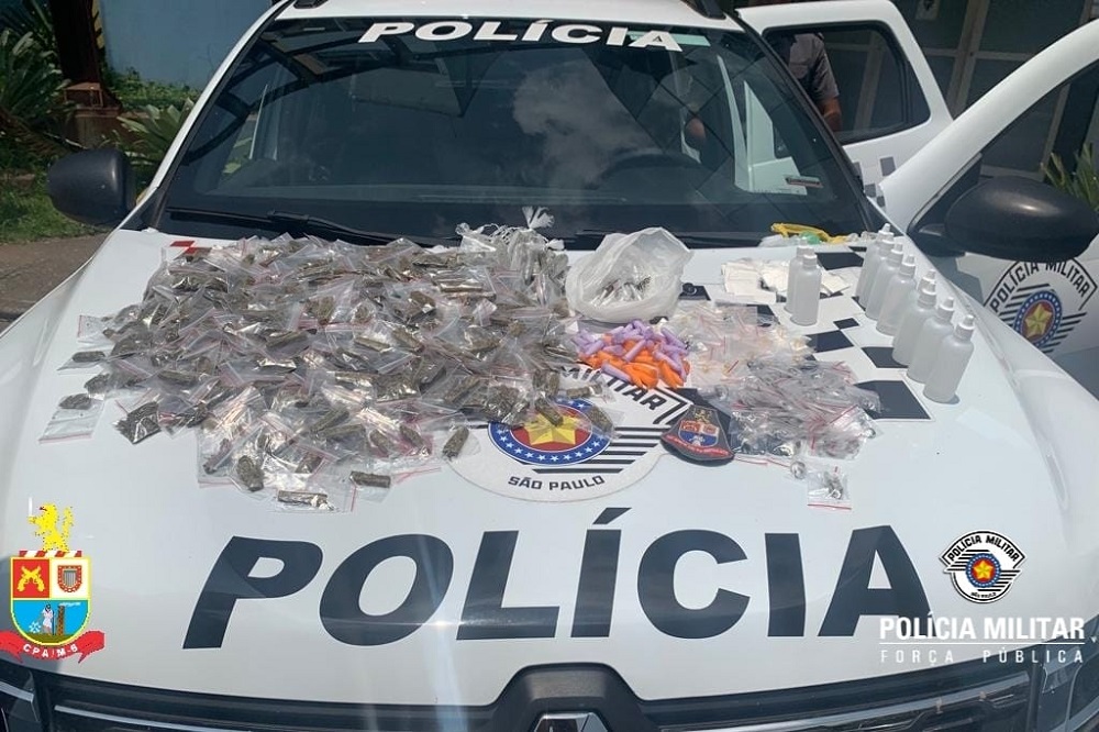 Mais de 800 porções de drogas são apreendidas e traficante acaba preso em Santo André