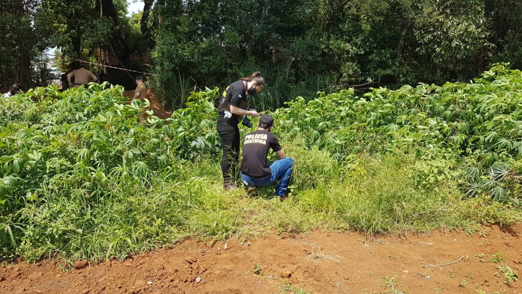 Mochila encontrada próxima de cadáver é periciada