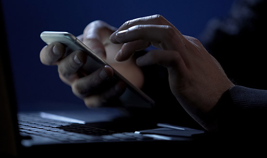 Tribunal condena homem que compartilhava pornografia infantil em grupos de Whatsapp