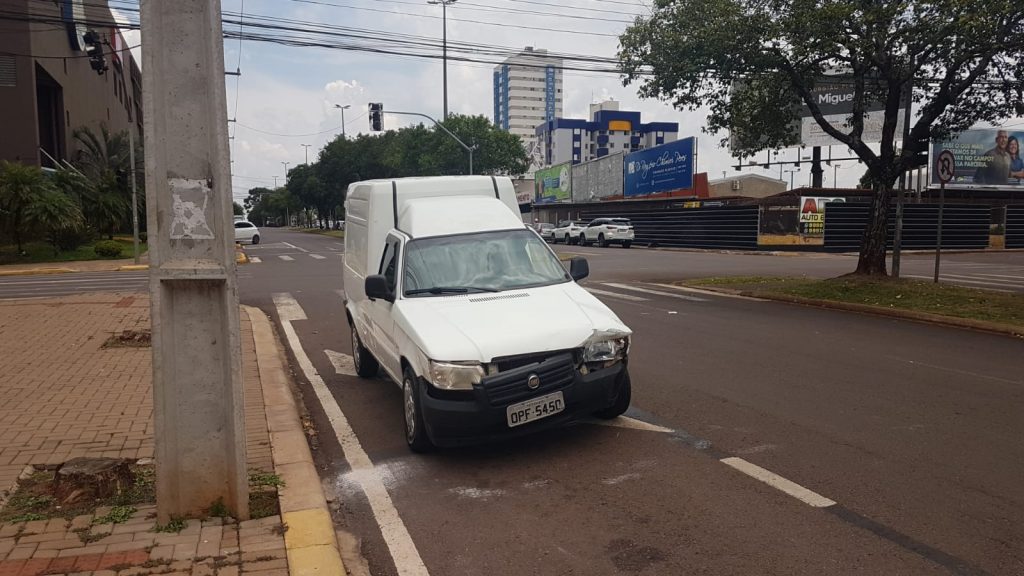 Ranger e Fiorino colidem na Avenida Toledo