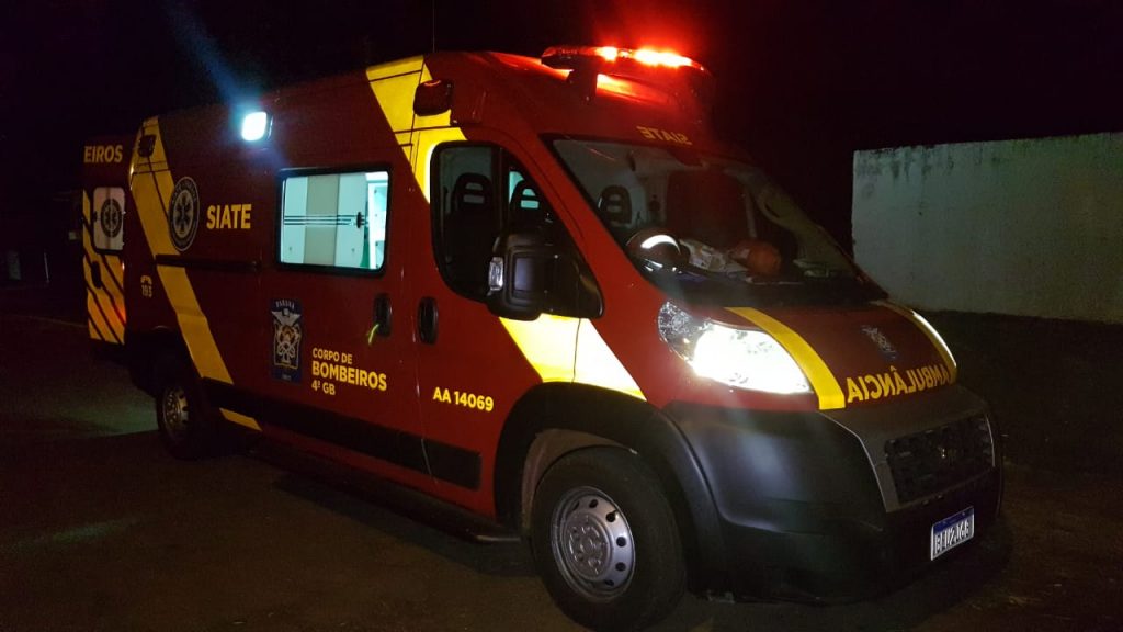 Idosa de 98 anos sofre ferimento na cabeça após cair em residência