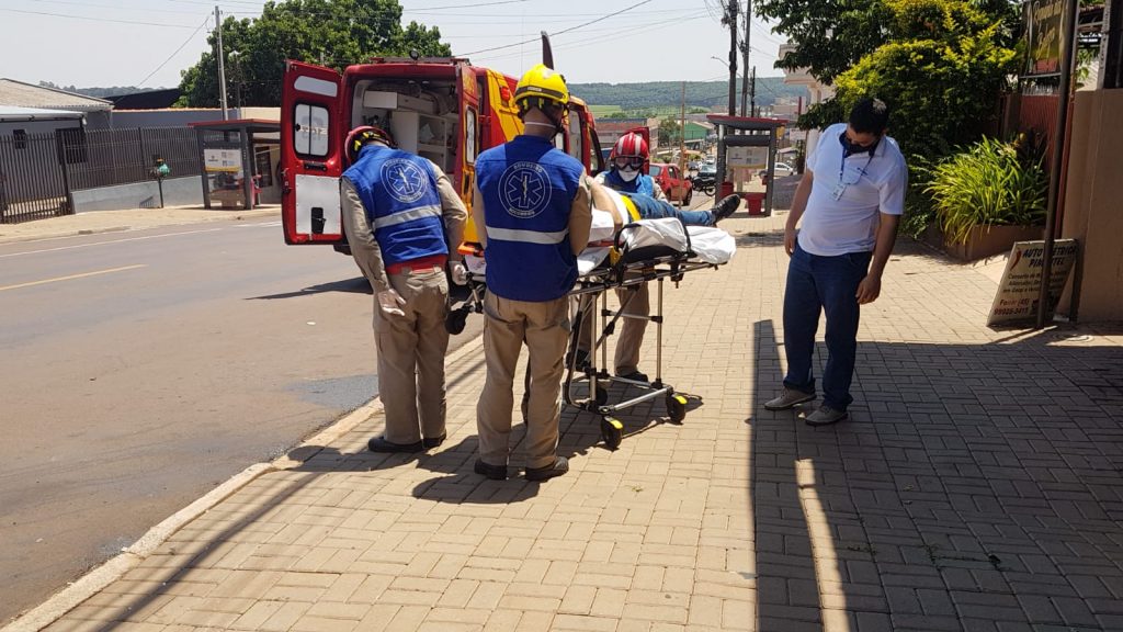 Homem fica ferido após colisão de trânsito no Bairro Floresta, em Cascavel