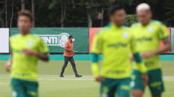 Sob olhares de César Sampaio, Palmeiras faz treino tático antes de confronto com Santo André