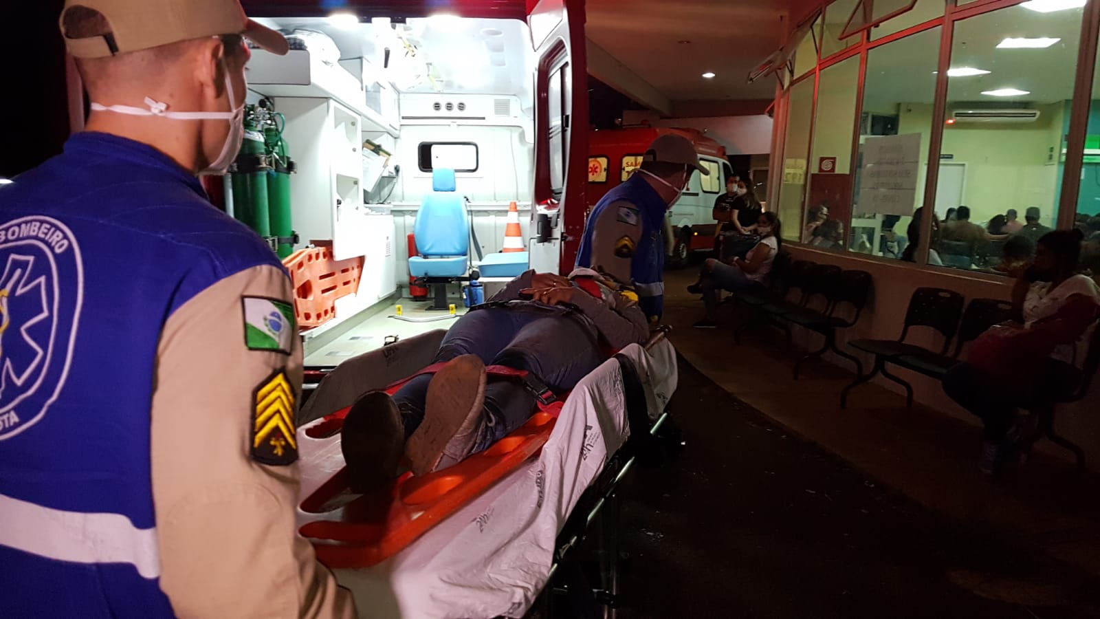 Mulher fica ferida ao cair de moto na Estrada Rio da Paz em Cascavel