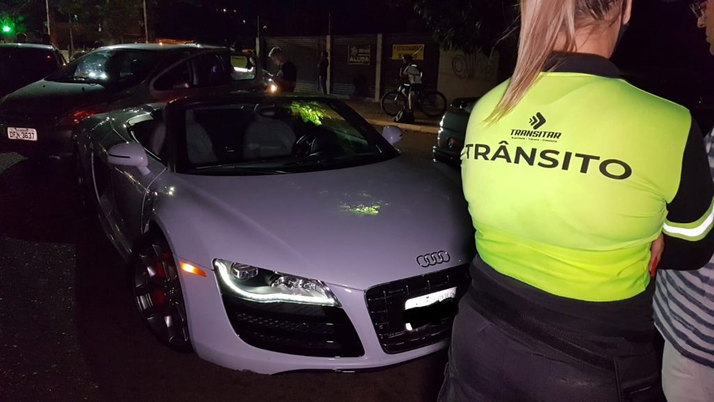 Ação de fiscalização é realizada Rua Minas Gerais com Rua João Pessoa