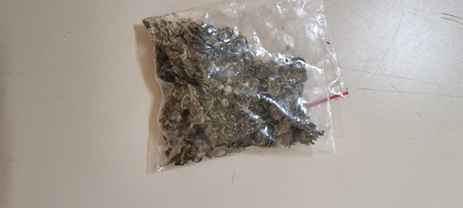 Motociclista é detido pela ROCAM e encaminhado ao Fórum após fugir de blitz; 12 gramas de maconha foram encontradas
